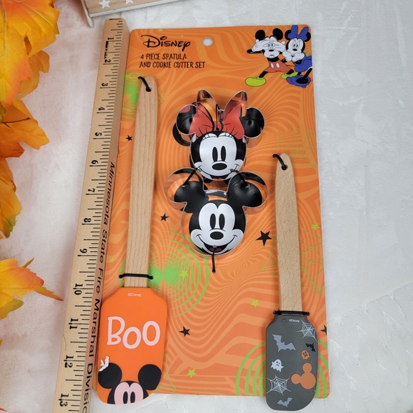 Halloween Bundle of Disney 4 piece set and Scary the Ty Beanie Baby - Picture 9 of 13